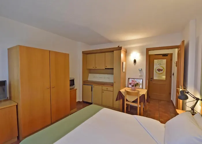 Aparthotel La Roche Appartments 3*